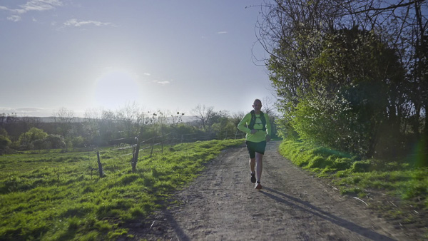 La course à pied, un chemin de prière ? Sœur Marie-Théo et Valentin Rabot, deux passions, le Christ et la course à pied.